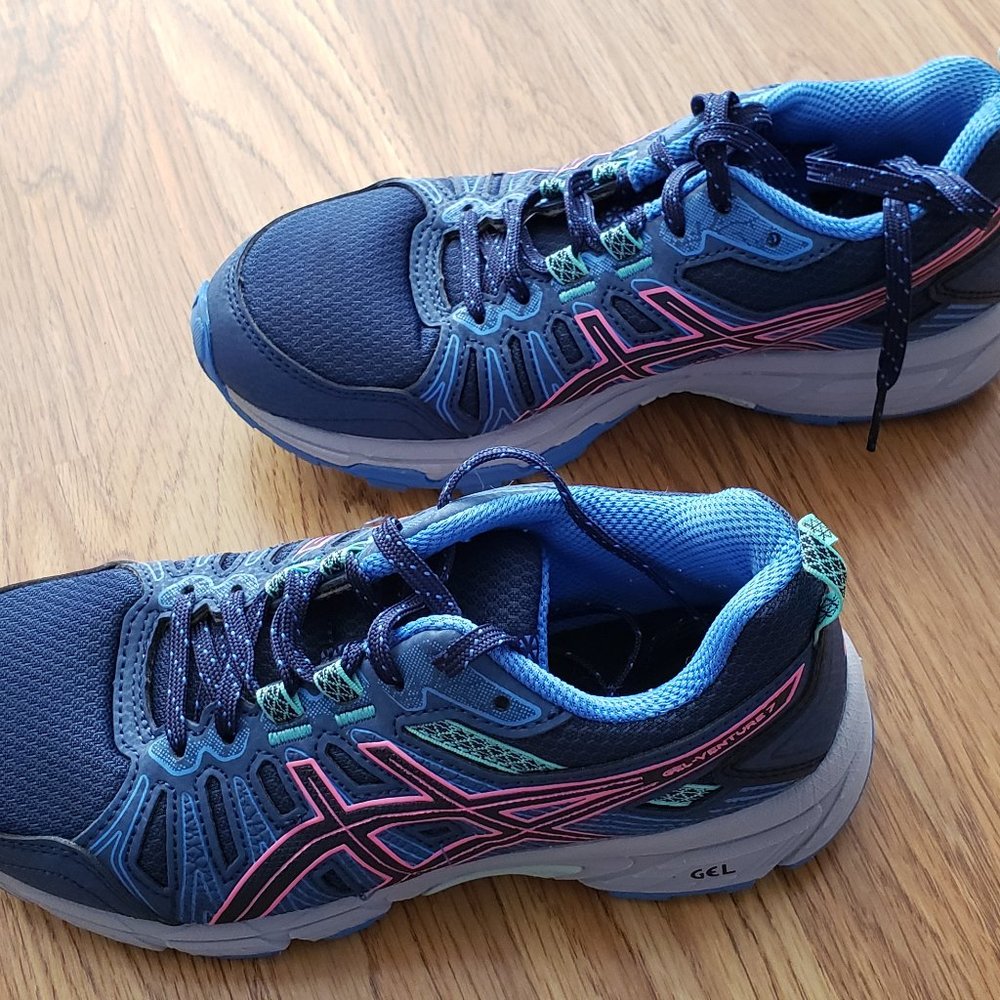 Asics Women's Venture trail running shoes
